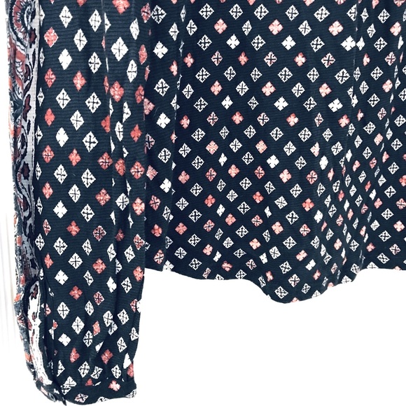 🆕 Lucky Brand Long Sleeve Top with Geometric Print. Navy-White-Pink Chest 42” - Picture 4 of 6
